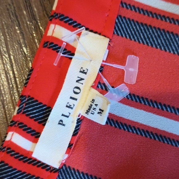 Pleione Red White Blue Pin Stripe LightWeight Flowy Cap Sleeve Blouse A1 - Picture 2 of 4